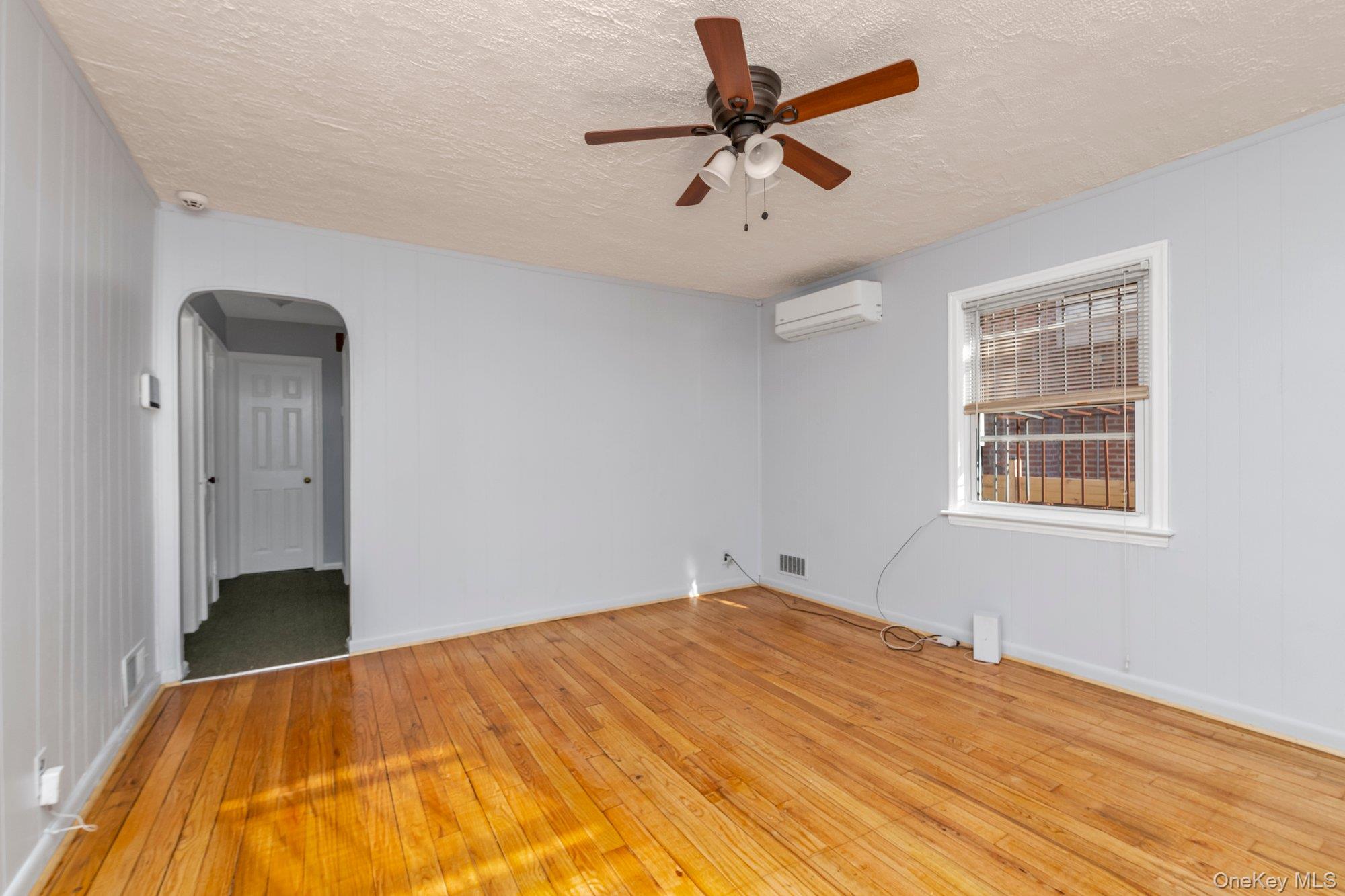 #3 photo, 220-03 130th Avenue, Springfield Gardens , NY 11413