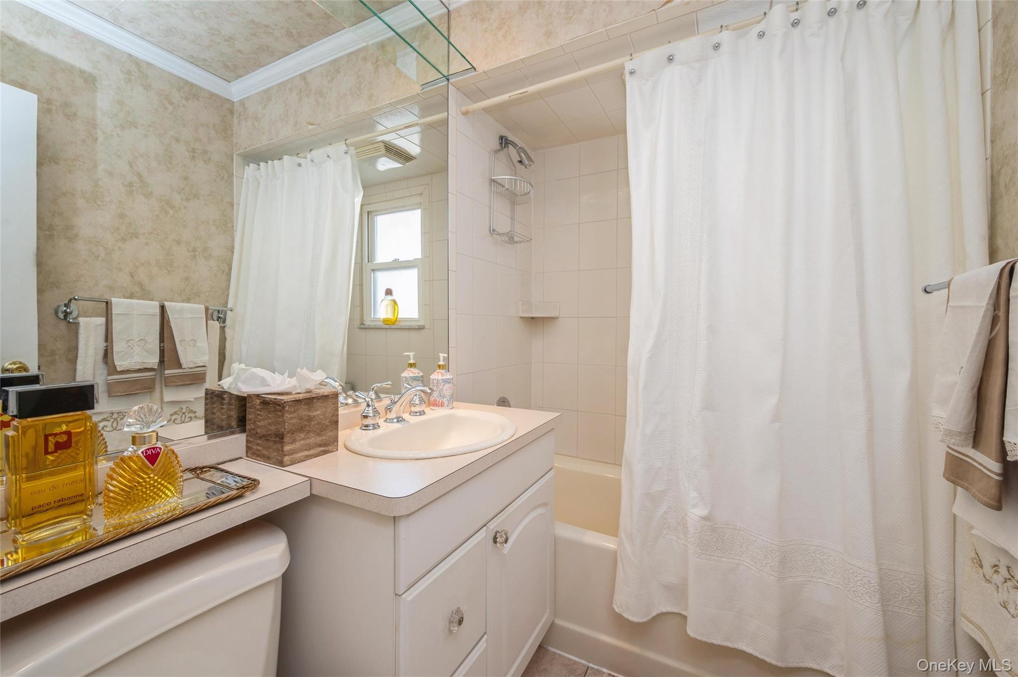 #15 photo, 191 Euston Road, Нассау ‖ Garden City South , NY 11530