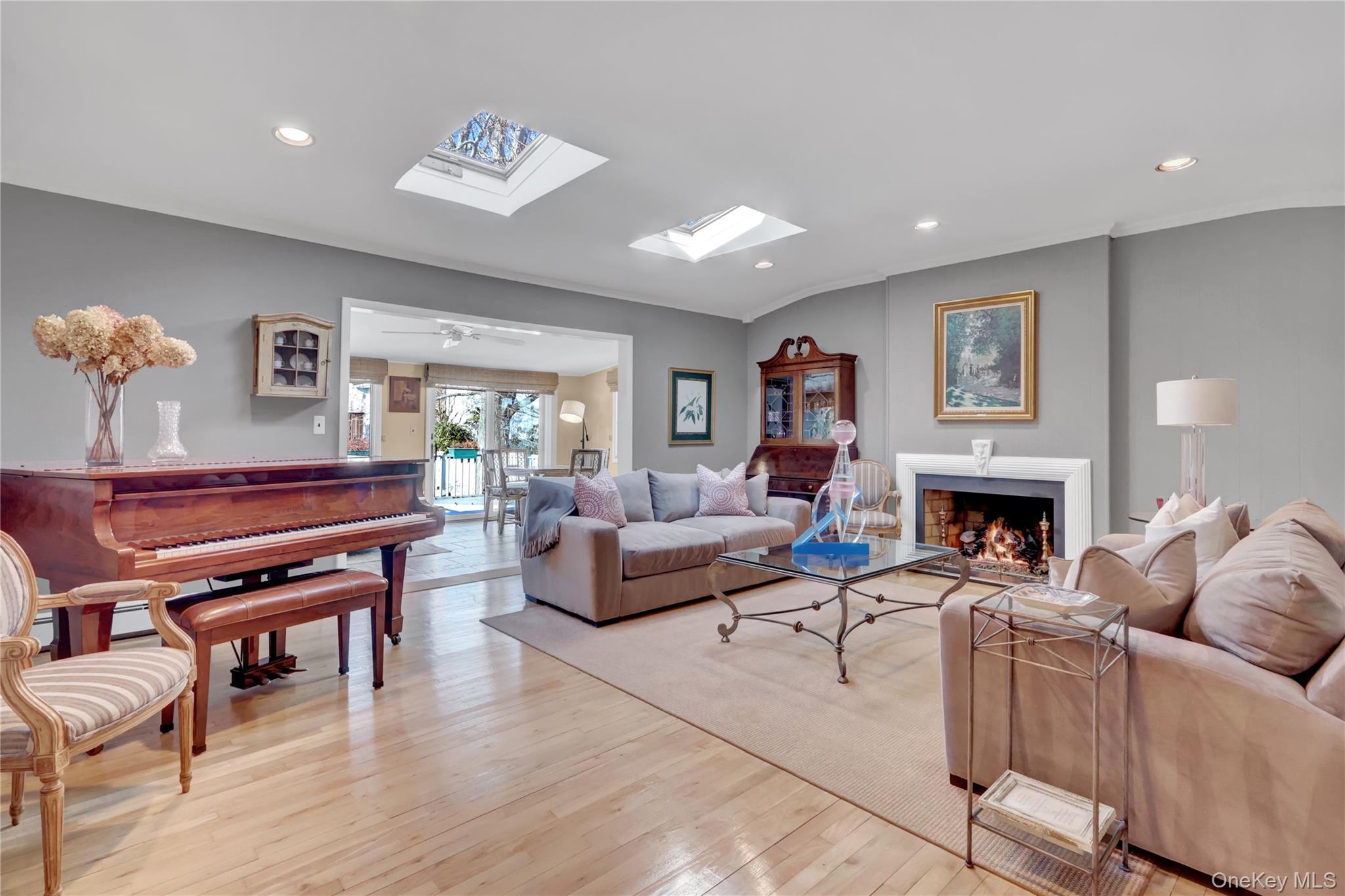 #12 photo, 1993 Lowell Lane, Нассау ‖ Merrick , NY 11566