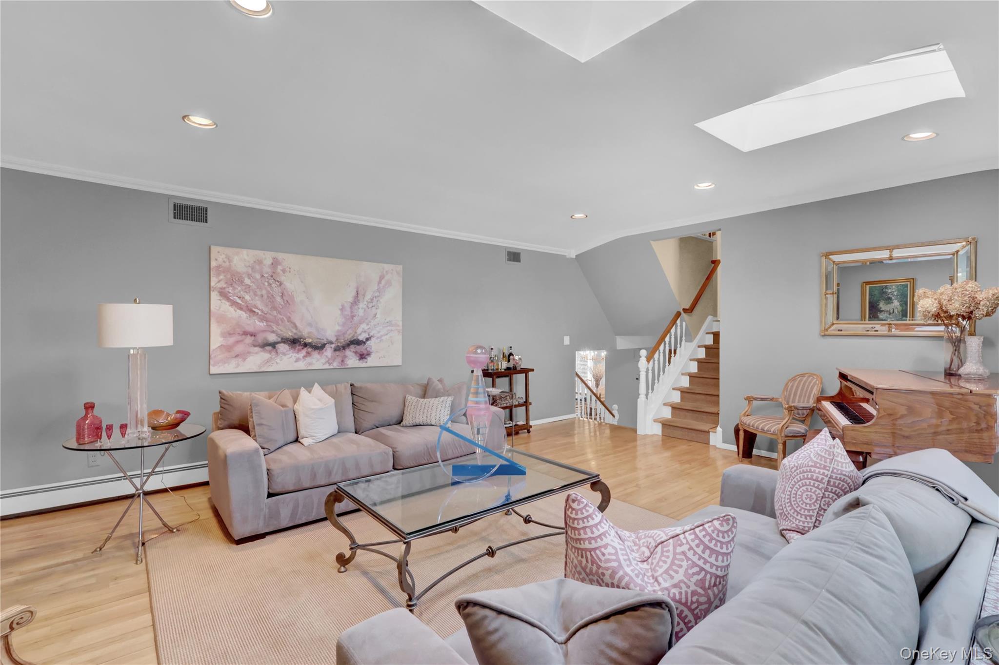 #13 photo, 1993 Lowell Lane, Нассау ‖ Merrick , NY 11566