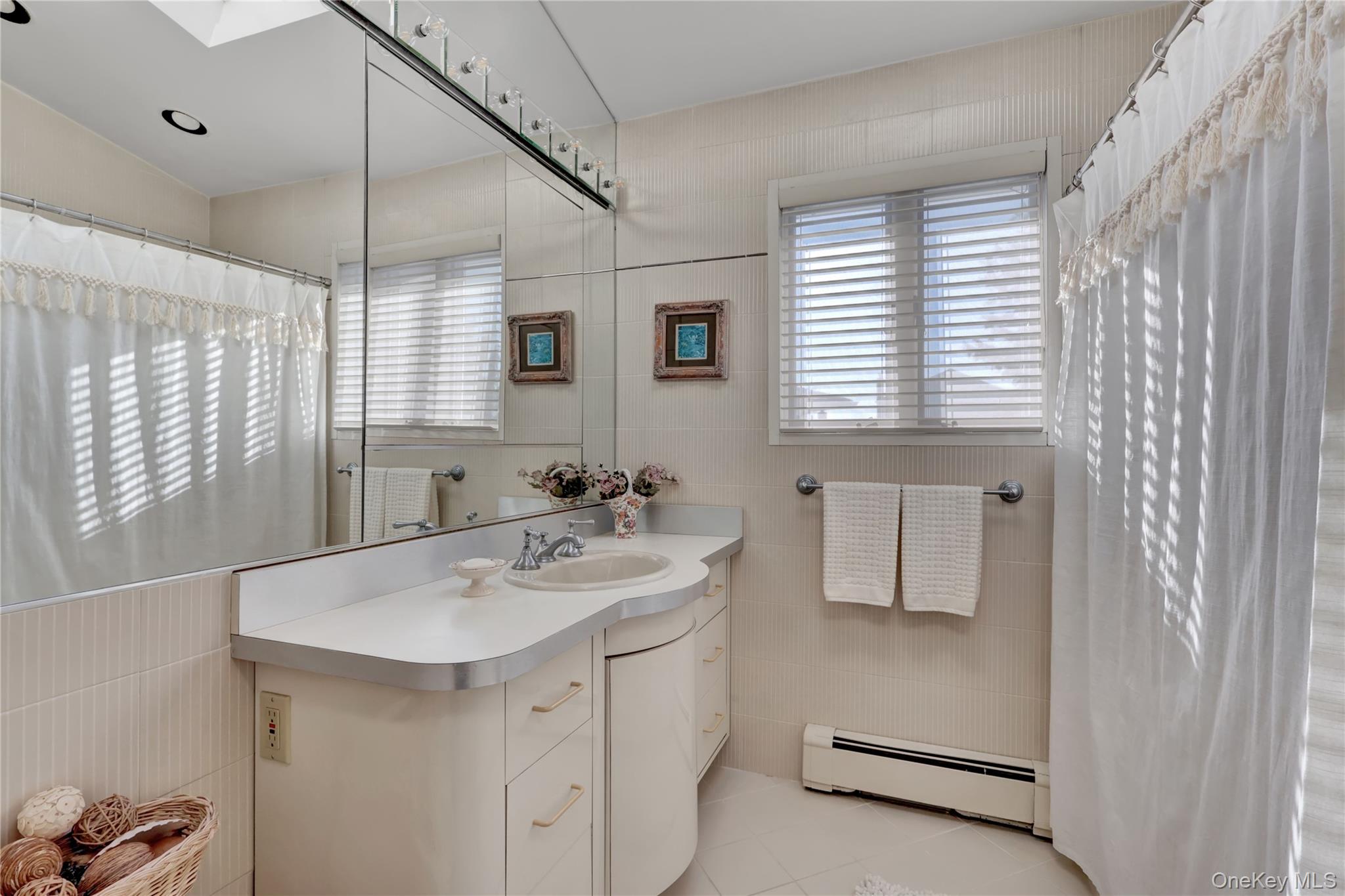 #19 photo, 1993 Lowell Lane, Нассау ‖ Merrick , NY 11566