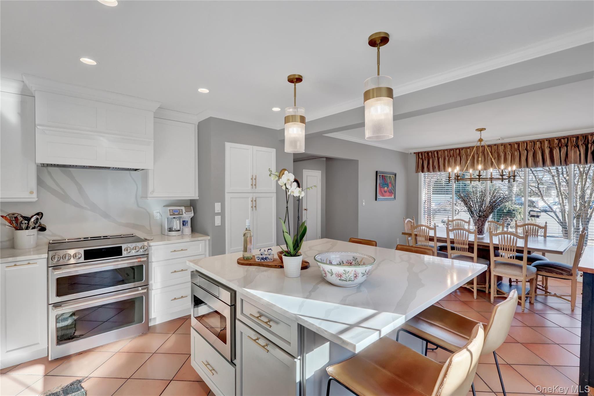 #3 photo, 1993 Lowell Lane, Нассау ‖ Merrick , NY 11566