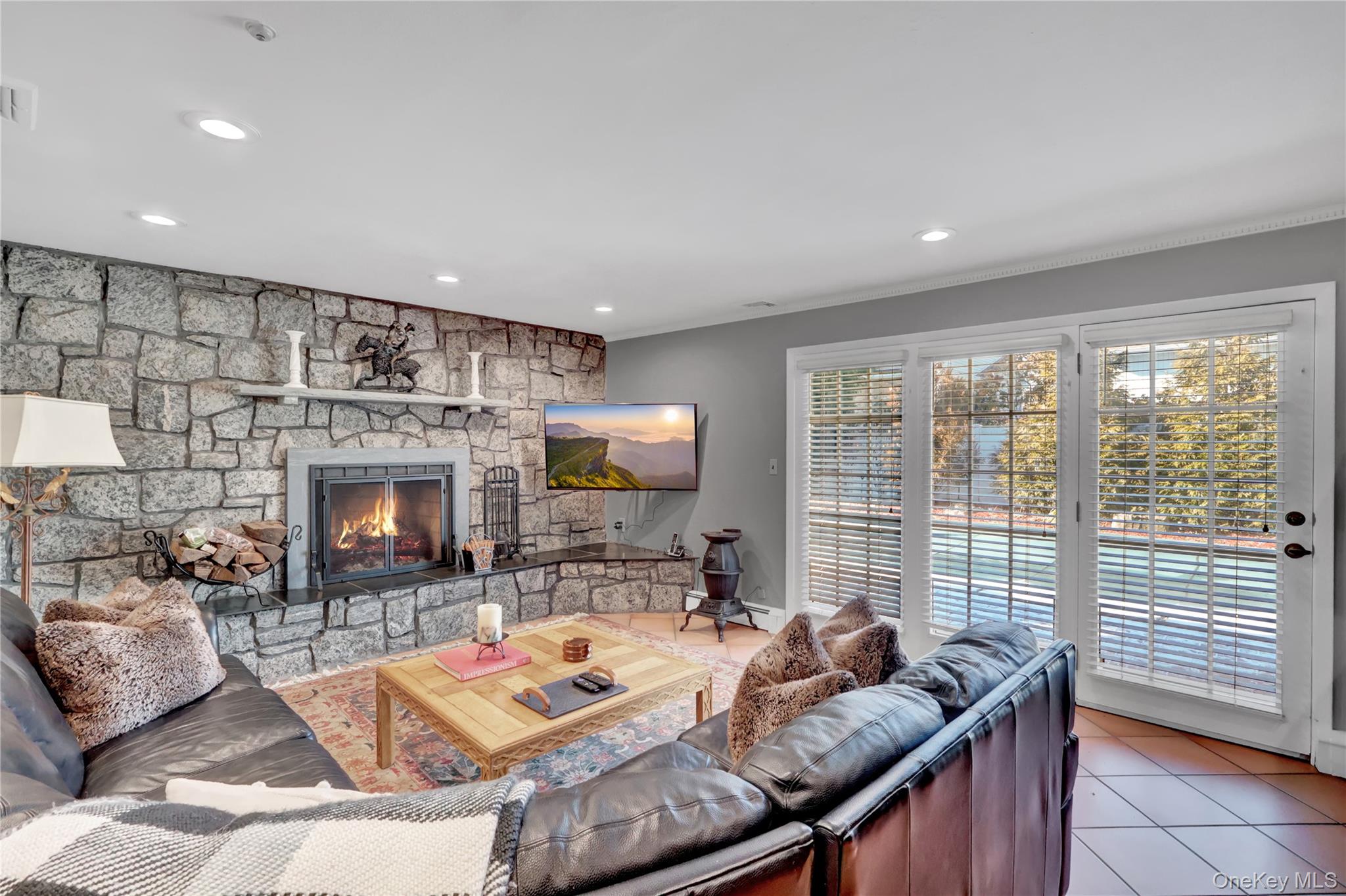 #8 photo, 1993 Lowell Lane, Нассау ‖ Merrick , NY 11566