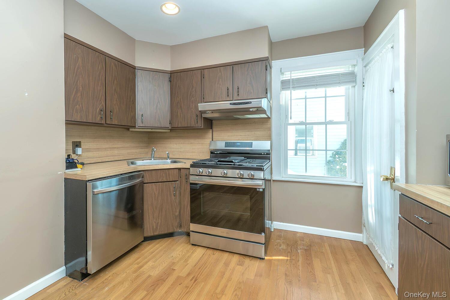 #14 photo, 25 Princeton Street, Нассау ‖ Williston Park , NY 11596