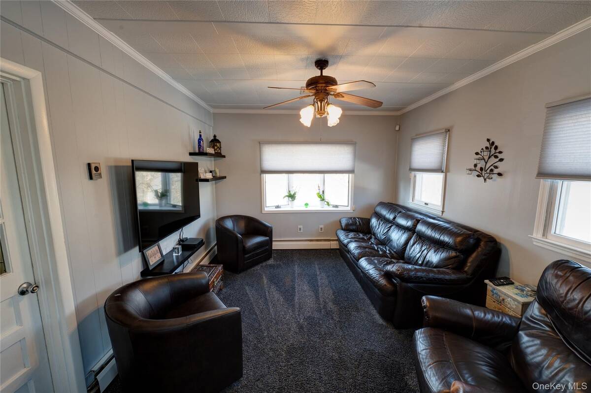 #10 photo, 221 Young Street, 东长岛 West Babylon , NY 11704