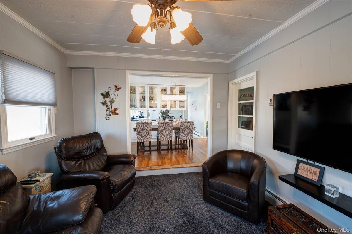 #11 photo, 221 Young Street, 东长岛 West Babylon , NY 11704