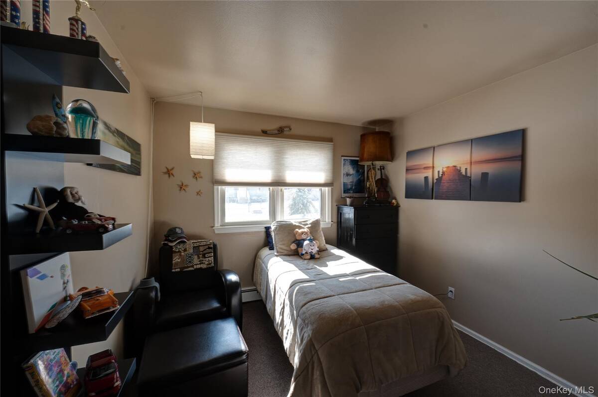 #18 photo, 221 Young Street, 东长岛 West Babylon , NY 11704