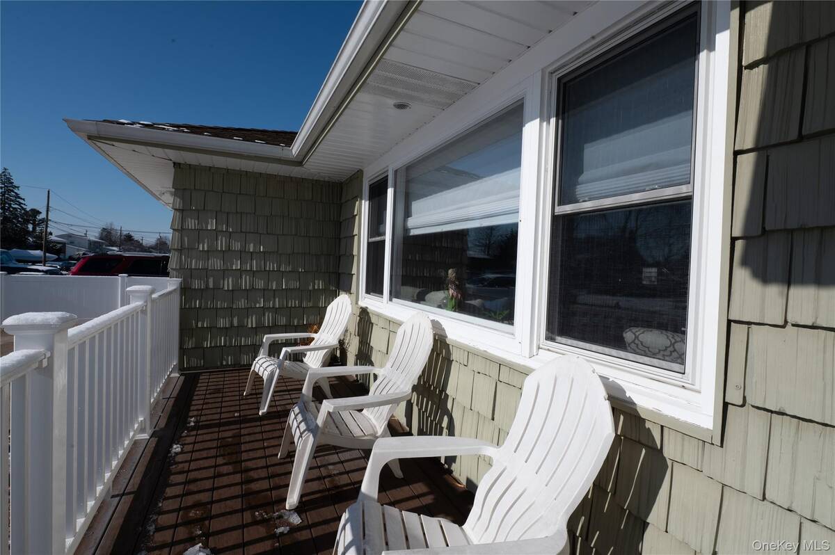 #2 photo, 221 Young Street, 东长岛 West Babylon , NY 11704