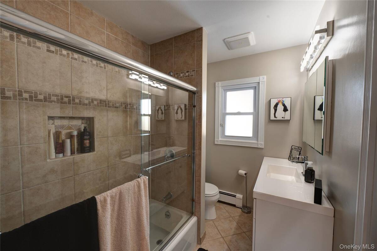 #20 photo, 221 Young Street, 东长岛 West Babylon , NY 11704