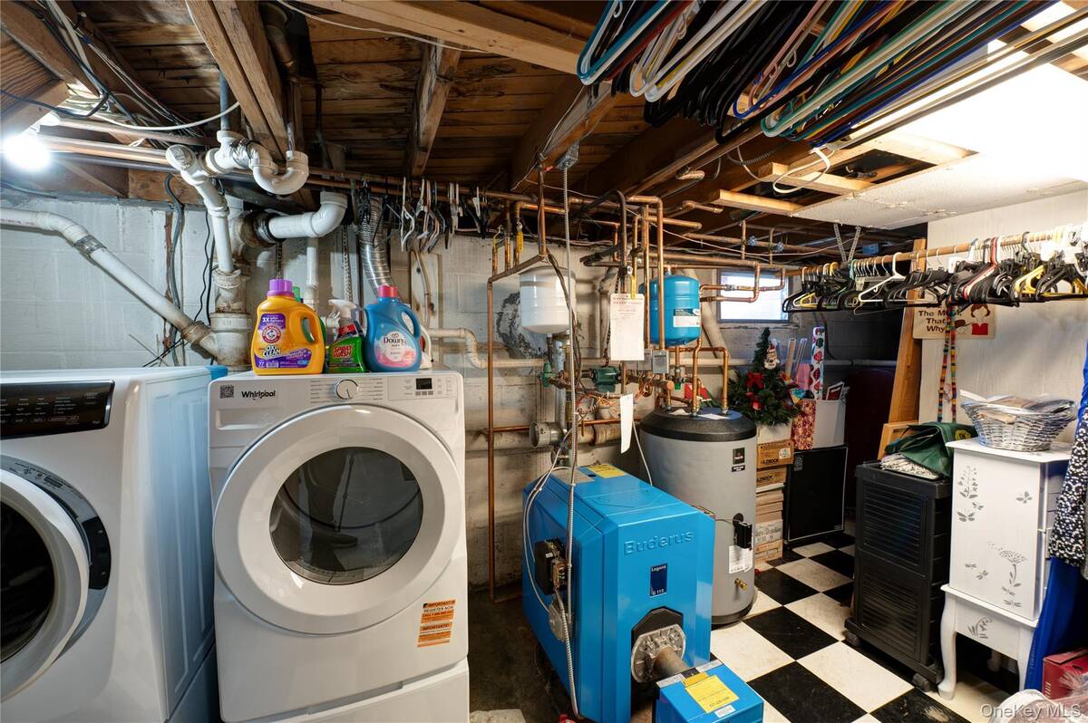 #21 photo, 221 Young Street, 东长岛 West Babylon , NY 11704