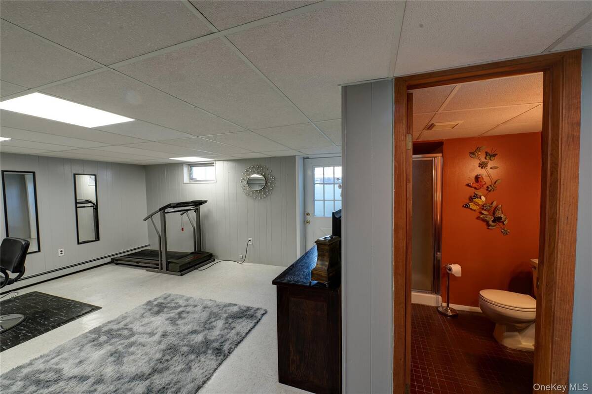 #22 photo, 221 Young Street, 东长岛 West Babylon , NY 11704