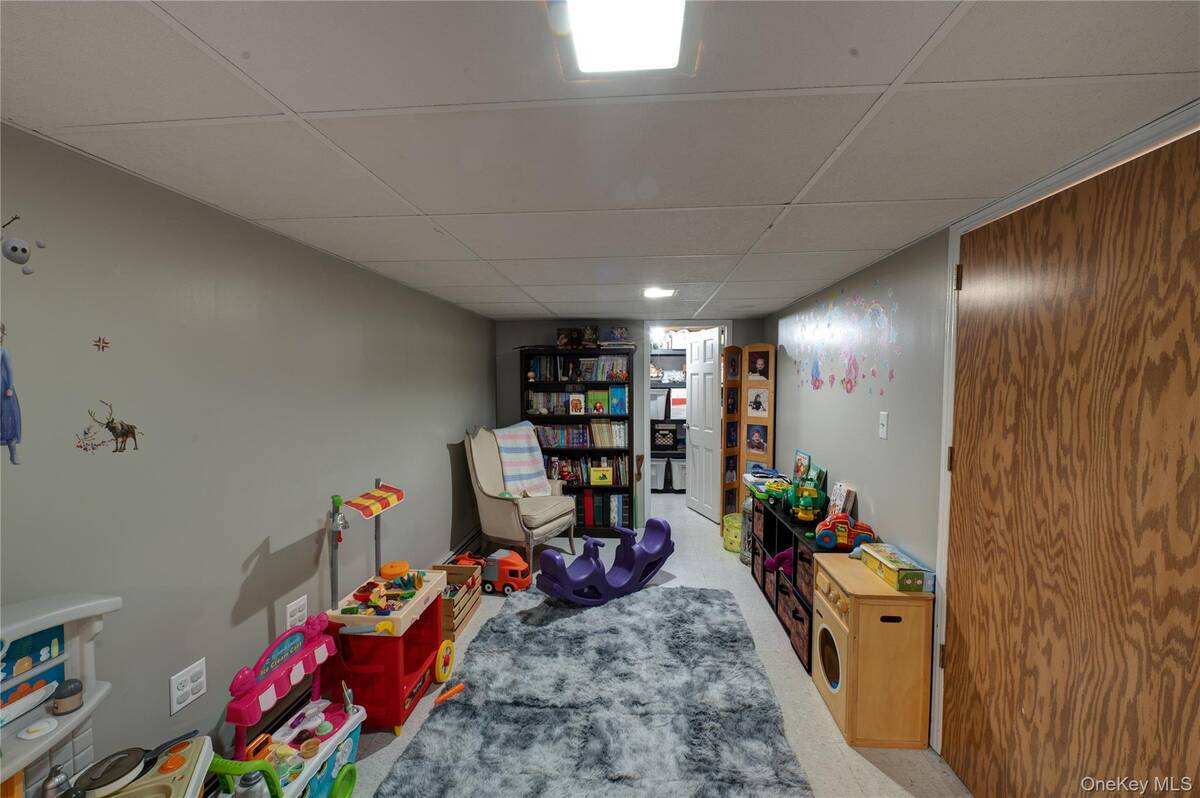 #23 photo, 221 Young Street, 东长岛 West Babylon , NY 11704