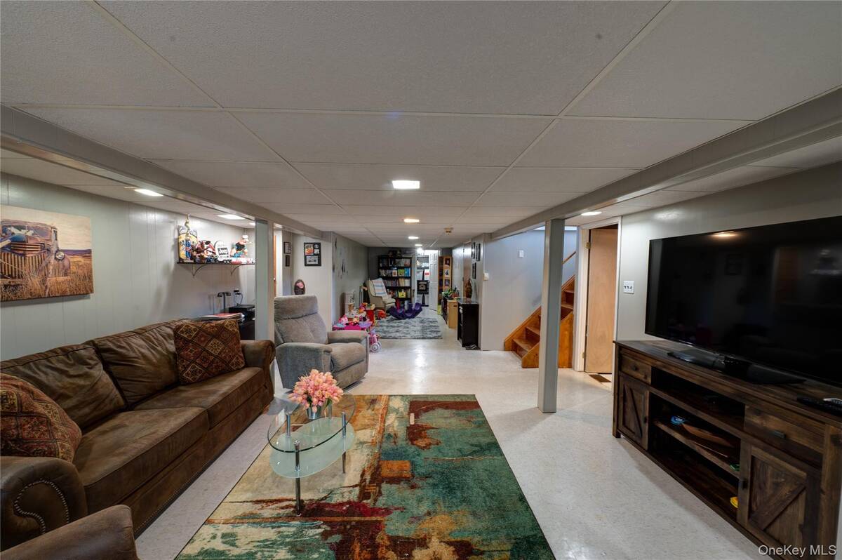 #24 photo, 221 Young Street, 东长岛 West Babylon , NY 11704