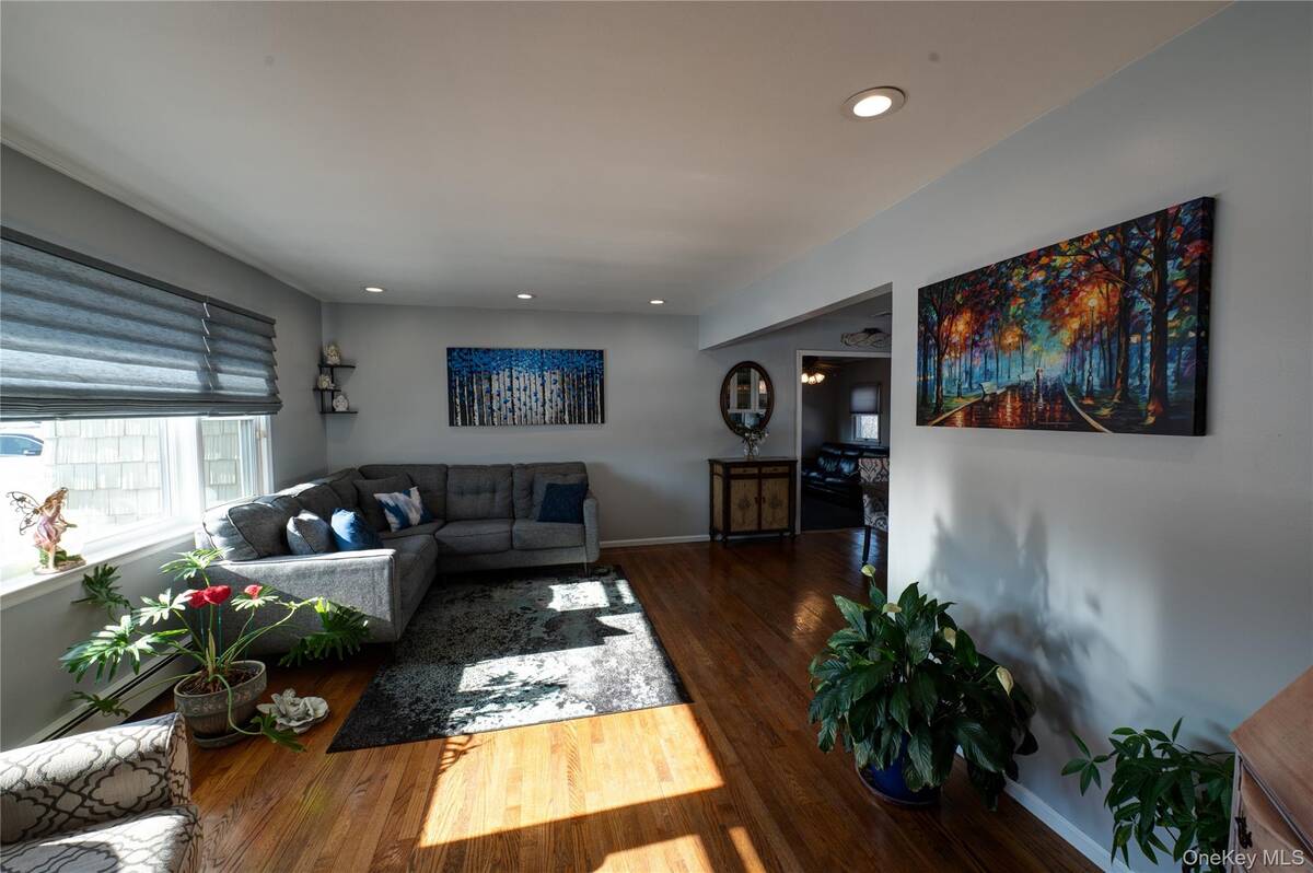 #6 photo, 221 Young Street, 东长岛 West Babylon , NY 11704