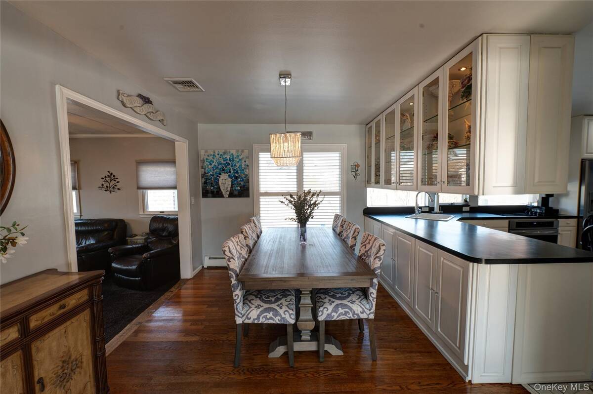 #8 photo, 221 Young Street, 东长岛 West Babylon , NY 11704