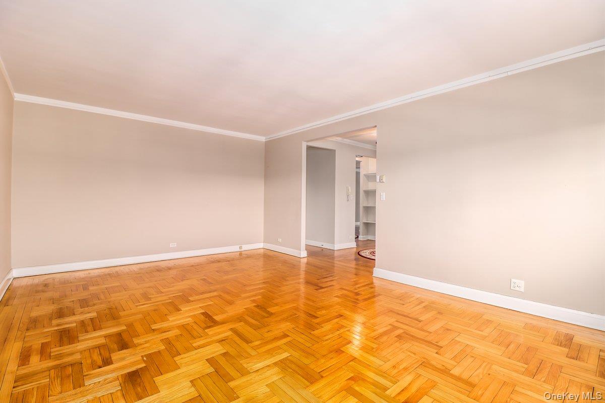 #12 photo, 1 Midland Gardens, הברונקס Bronxville , NY 10708