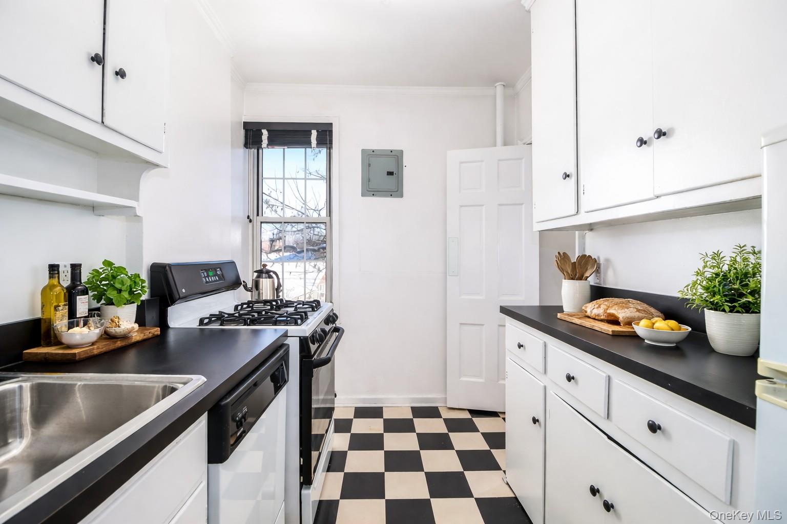 #18 photo, 1 Midland Gardens, הברונקס Bronxville , NY 10708