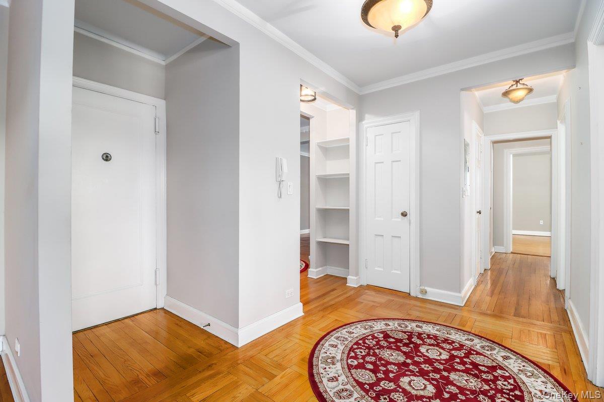 #7 photo, 1 Midland Gardens, הברונקס Bronxville , NY 10708