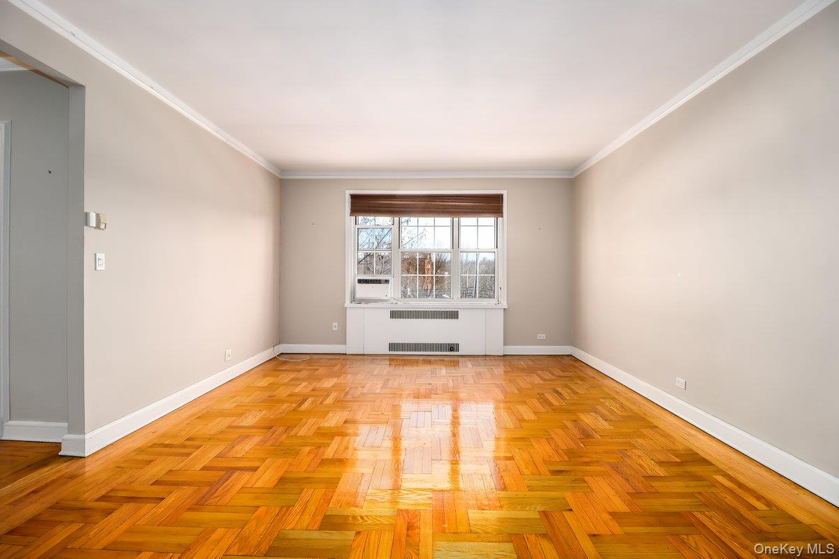 #9 photo, 1 Midland Gardens, הברונקס Bronxville , NY 10708