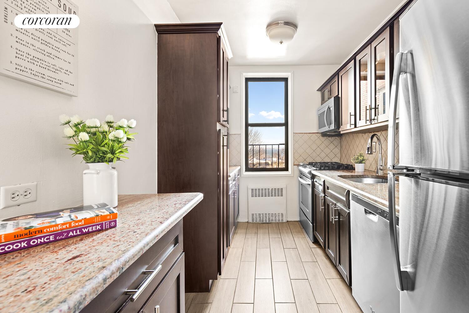 #4 photo, 7259 SHORE Road, הברונקס Bay Ridge , NY 11209