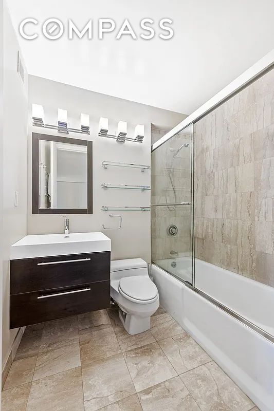 #7 photo, 350 W 50th Street, מנהטן Hell's Kitchen , NY 10019