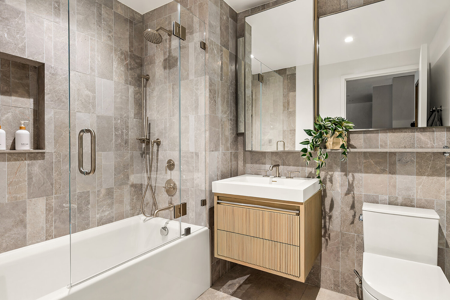 #7 photo, 208 DELANCEY Street, Lower East Side , NY 10002