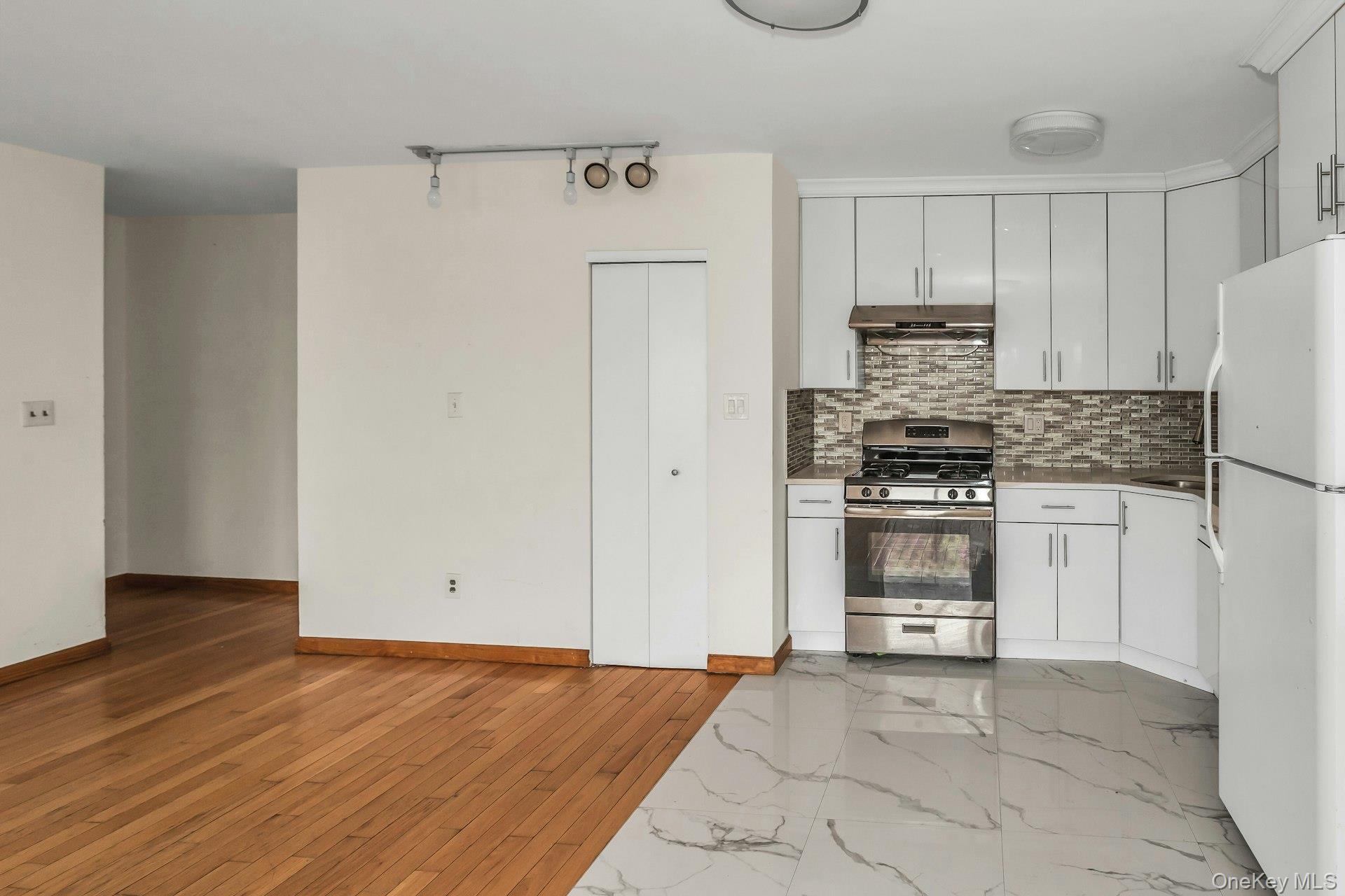 #11 photo, 147-45 Barclay Avenue, Flushing , NY 11355