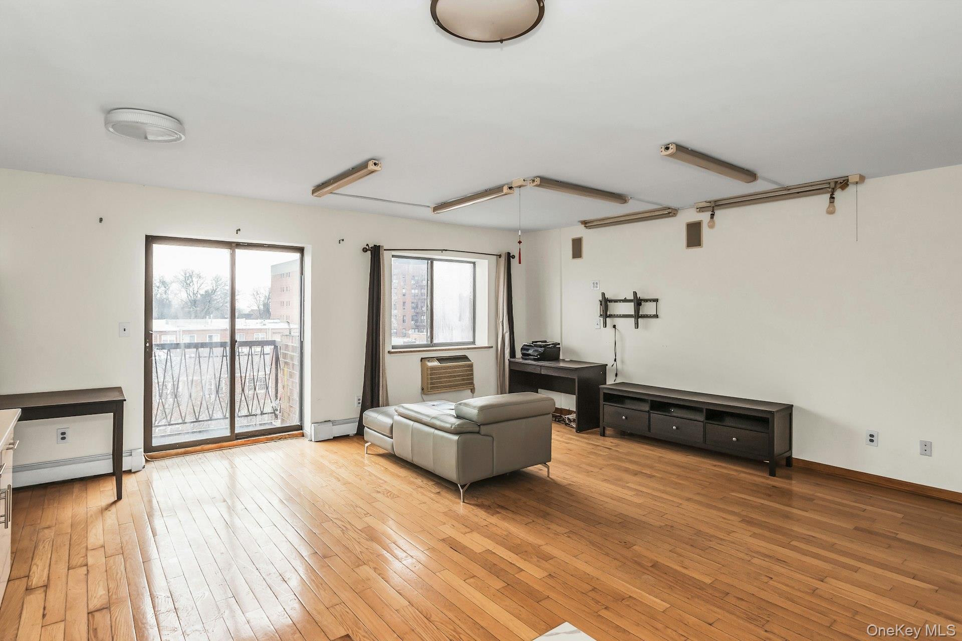 #12 photo, 147-45 Barclay Avenue, Flushing , NY 11355