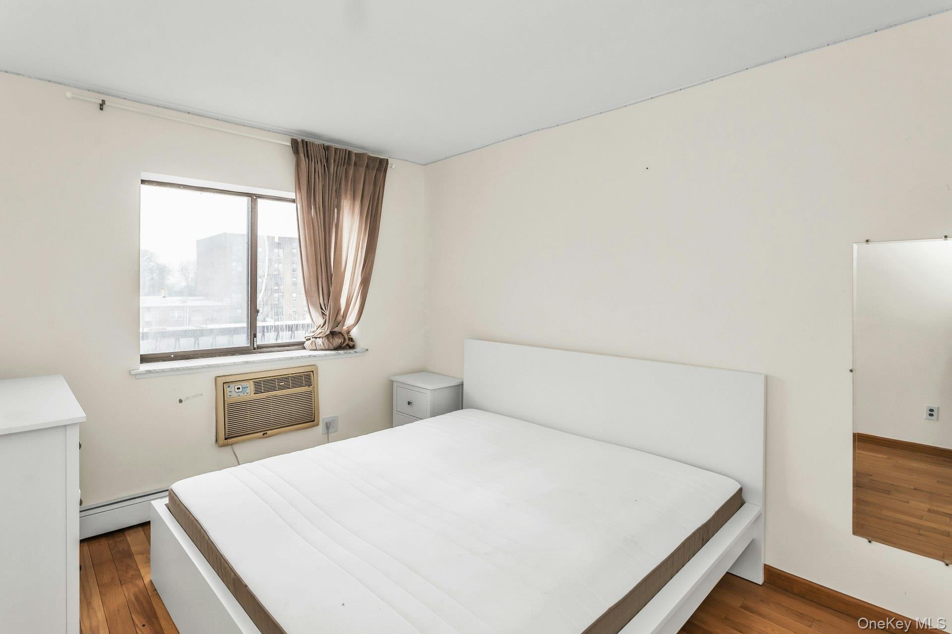 #17 photo, 147-45 Barclay Avenue, Flushing , NY 11355