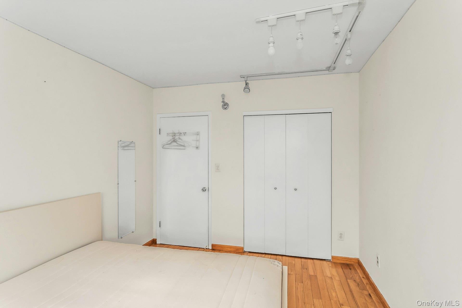 #18 photo, 147-45 Barclay Avenue, Flushing , NY 11355