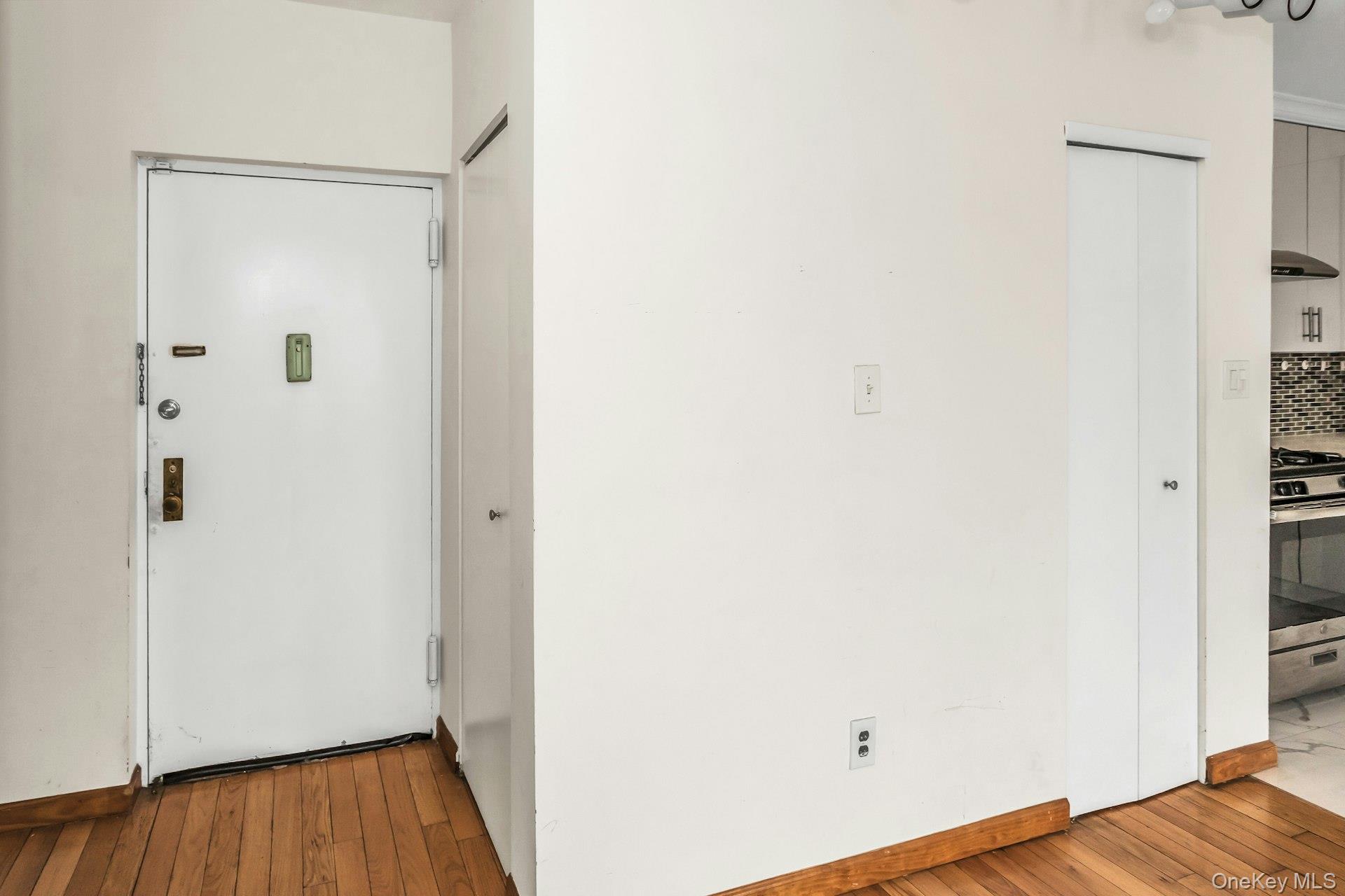 #4 photo, 147-45 Barclay Avenue, Flushing , NY 11355