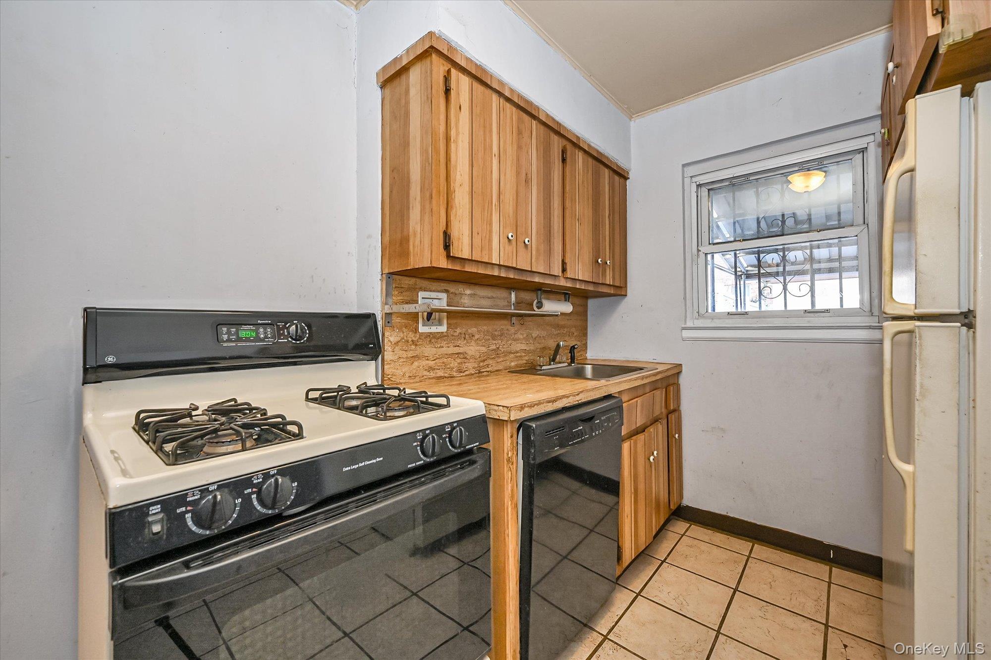 #7 photo, 47-02 Francis Lewis Boulevard, Bayside , NY 11361