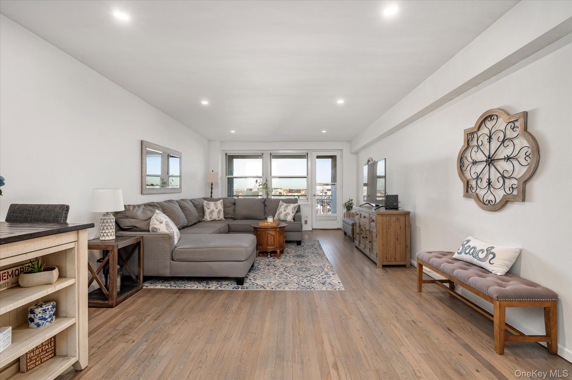 #3 photo, 711 Shore Road, מחוז נסאו Long Beach , NY 11561