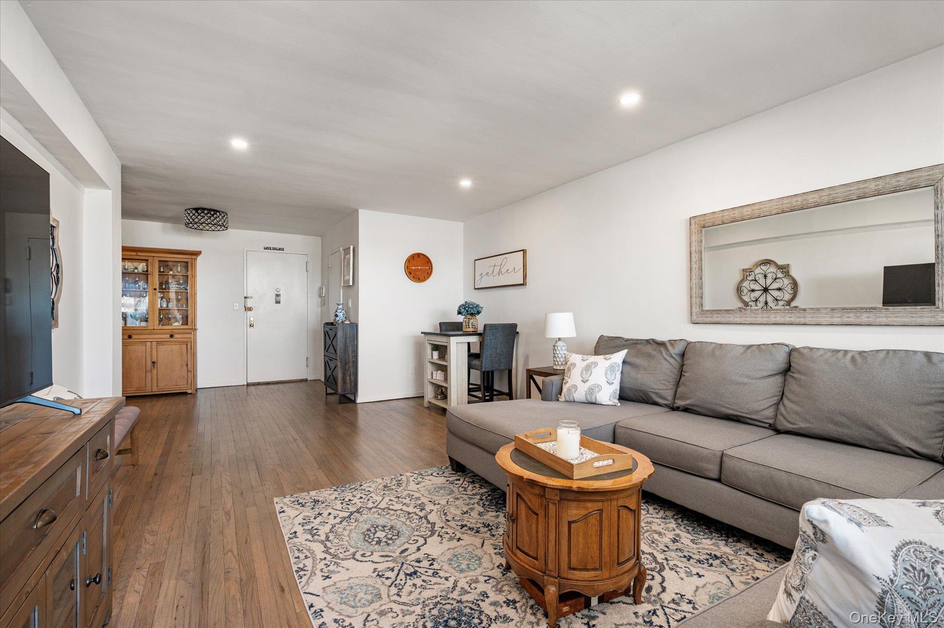 #6 photo, 711 Shore Road, מחוז נסאו Long Beach , NY 11561