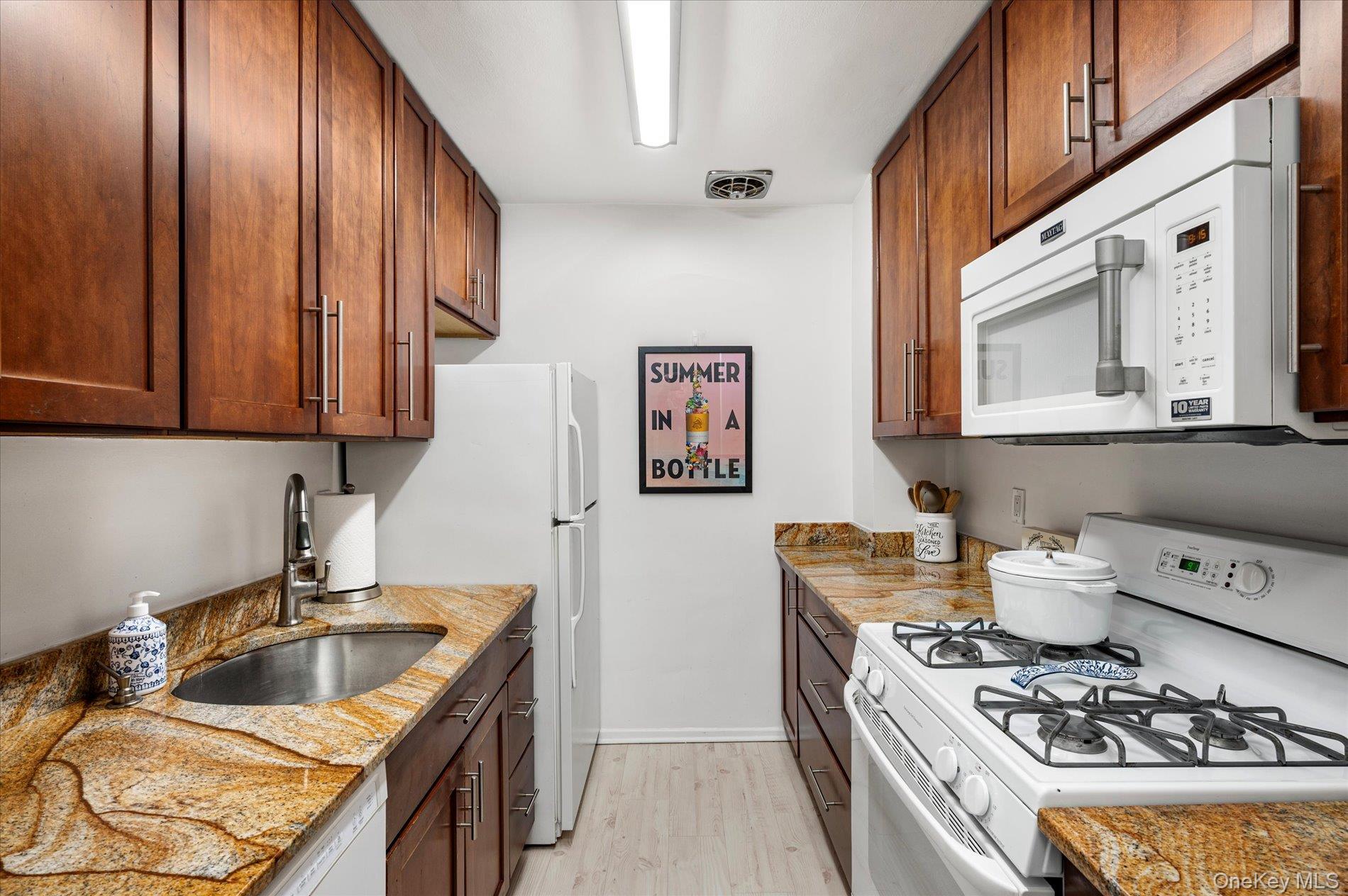 #7 photo, 711 Shore Road, מחוז נסאו Long Beach , NY 11561