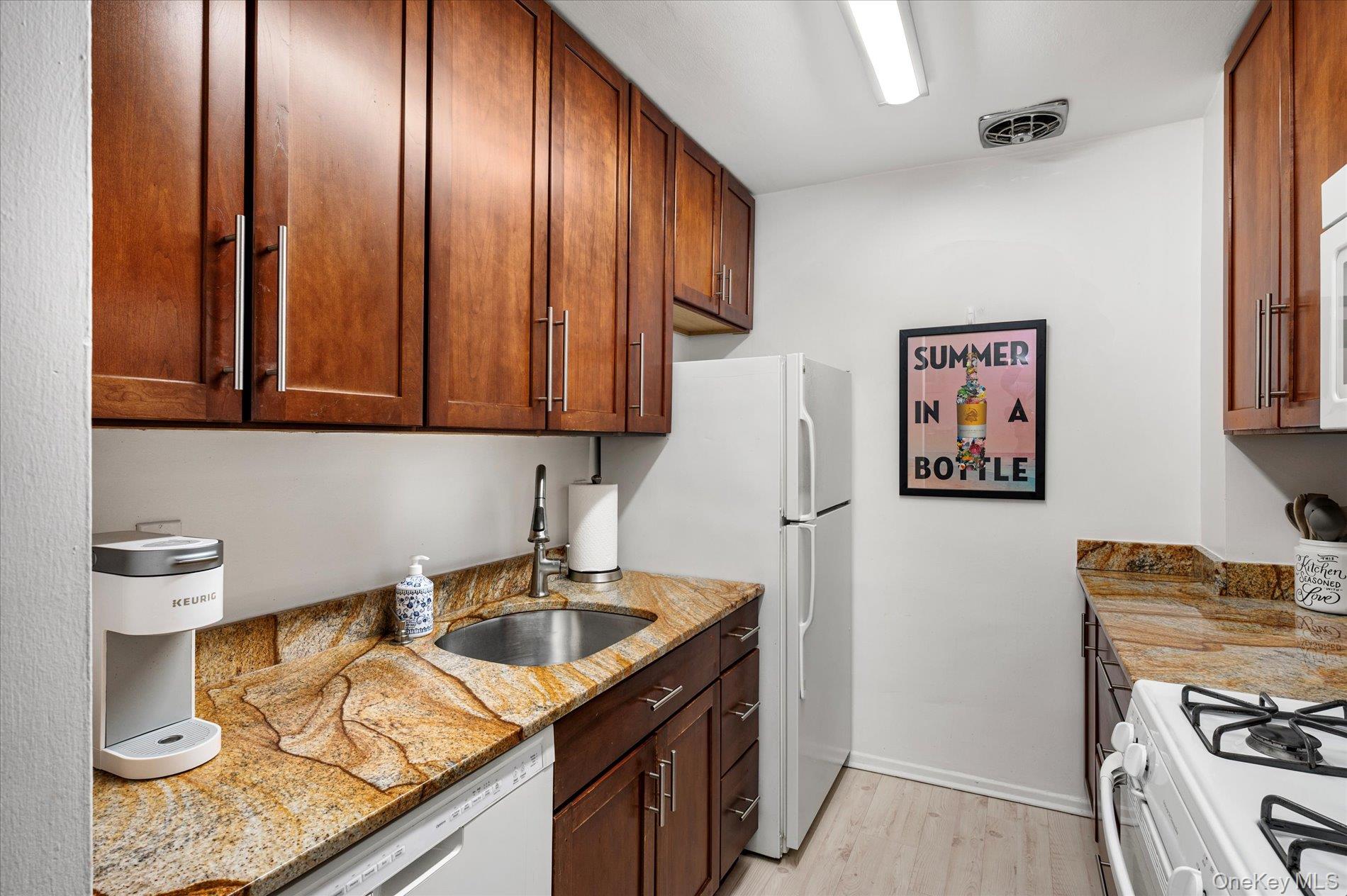 #9 photo, 711 Shore Road, מחוז נסאו Long Beach , NY 11561