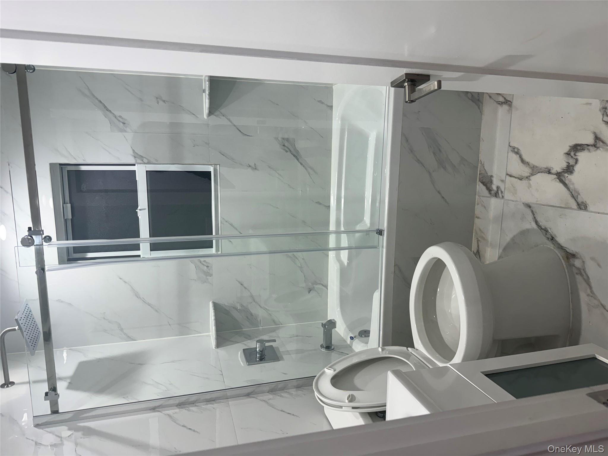 #7 photo, 120-60 200th Street, कुईंस Saint Albans , NY 11412