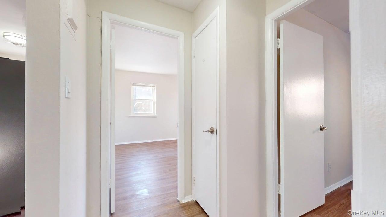 #10 photo, 110-41 62nd Drive, कुईंस Forest Hills , NY 11375