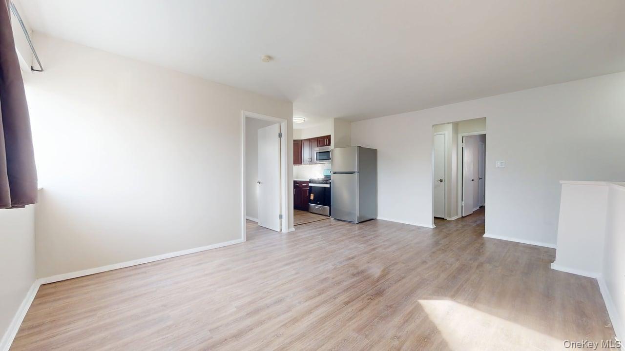 #2 photo, 110-41 62nd Drive, कुईंस Forest Hills , NY 11375