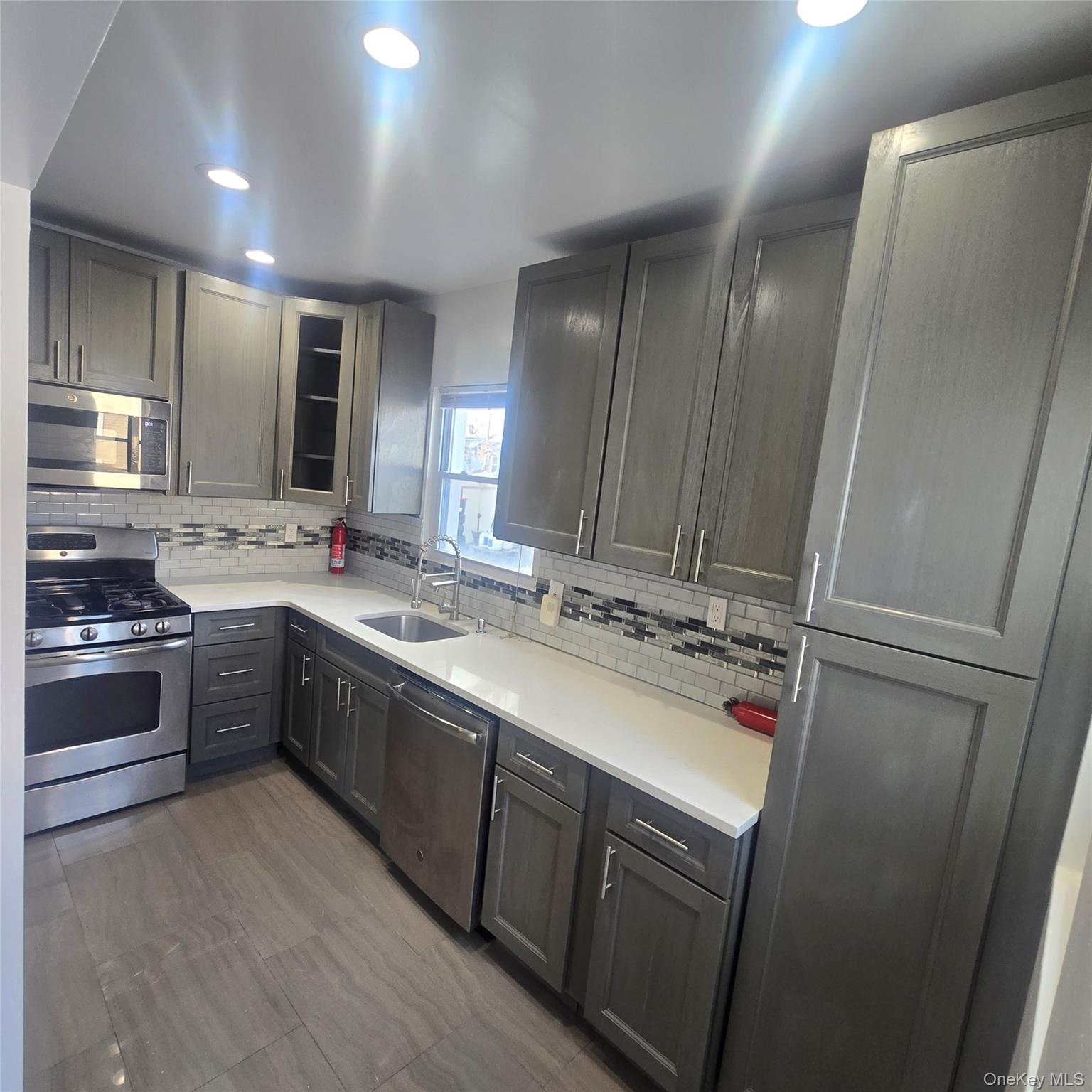 #1 photo, 182-19 147th Avenue, कुईंस Springfield Gardens , NY 11413