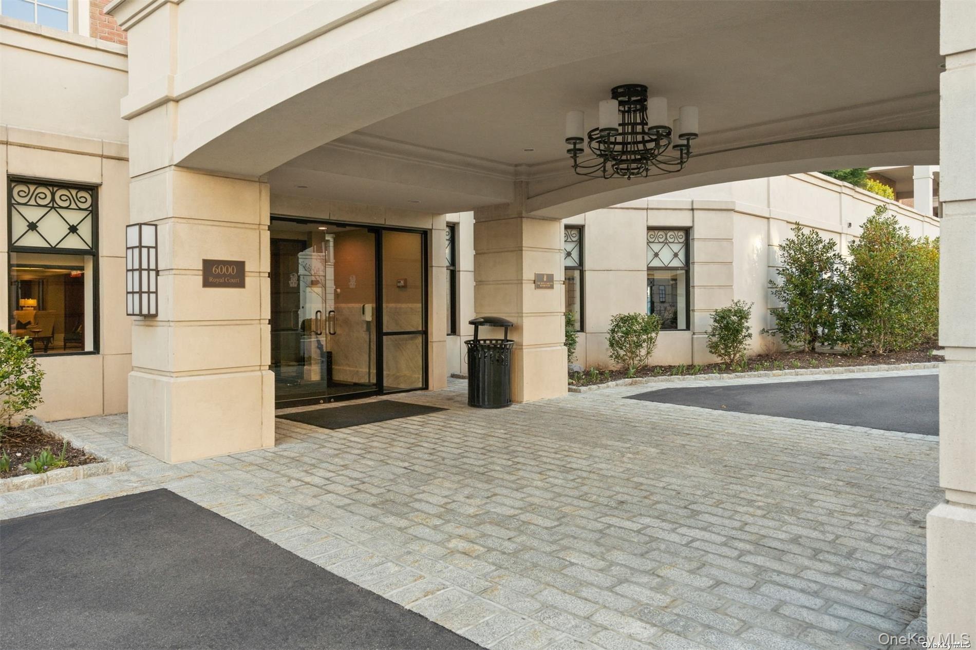 #12 photo, 5000 Royal Court, מחוז נסאו North Hills , NY 11040