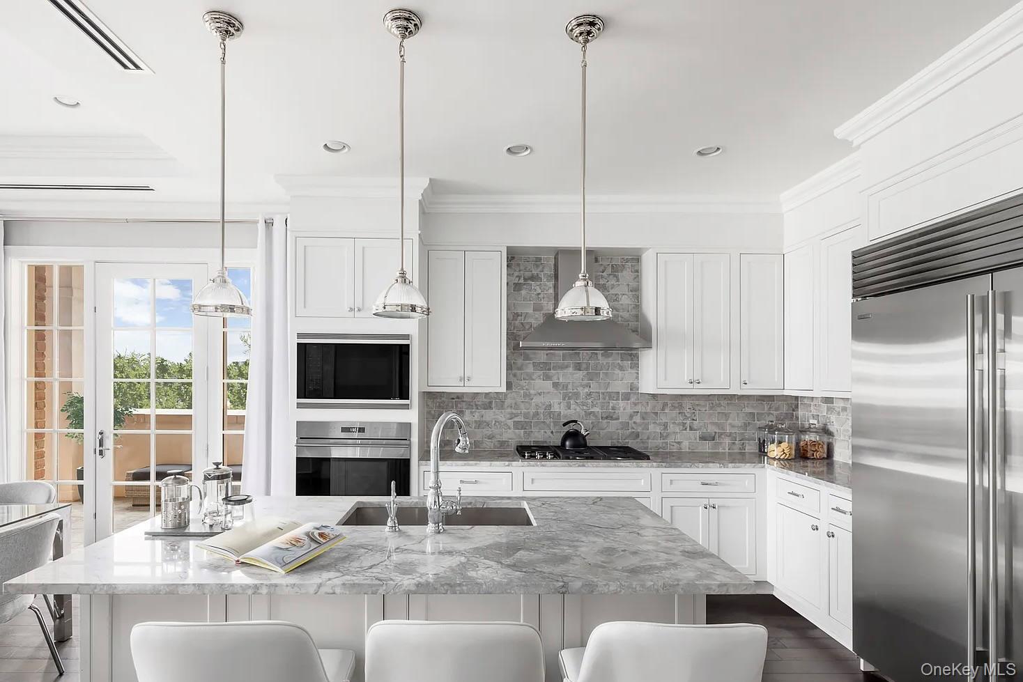 #3 photo, 5000 Royal Court, מחוז נסאו North Hills , NY 11040