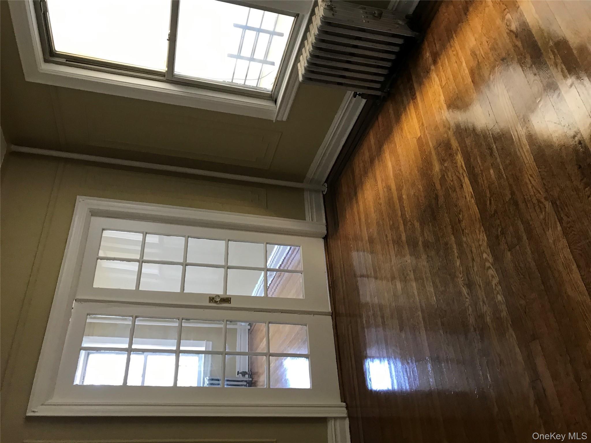 #5 photo, 34-30 28th Street, Куинс ‖ Astoria , NY 11106