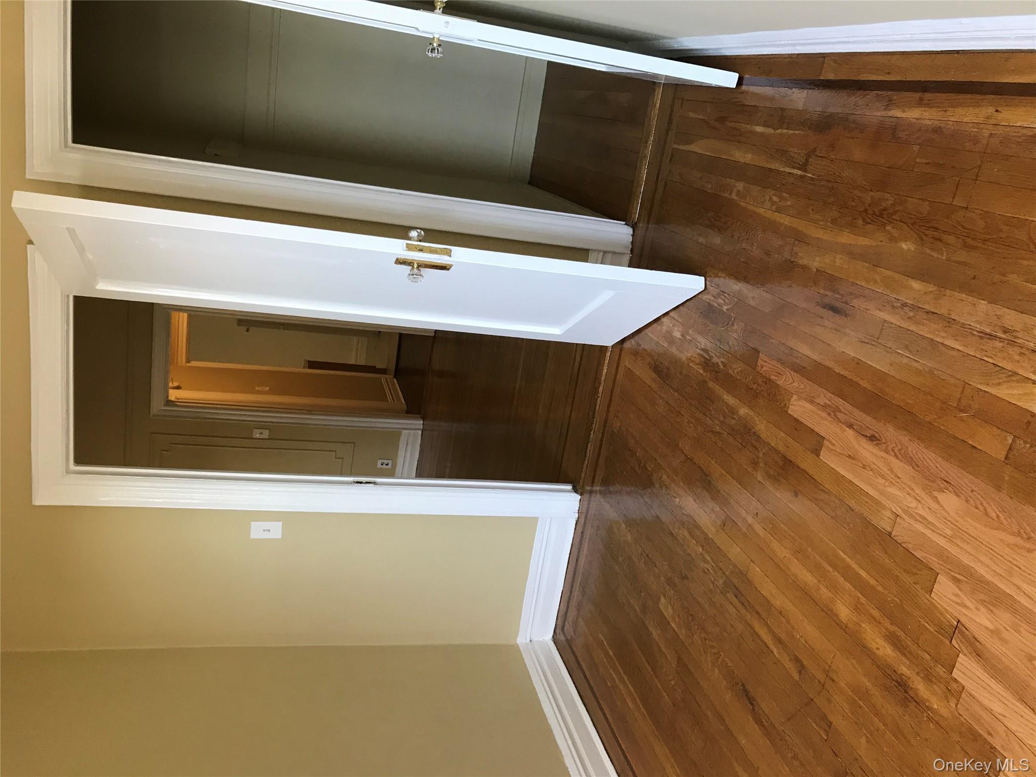 #6 photo, 34-30 28th Street, Куинс ‖ Astoria , NY 11106