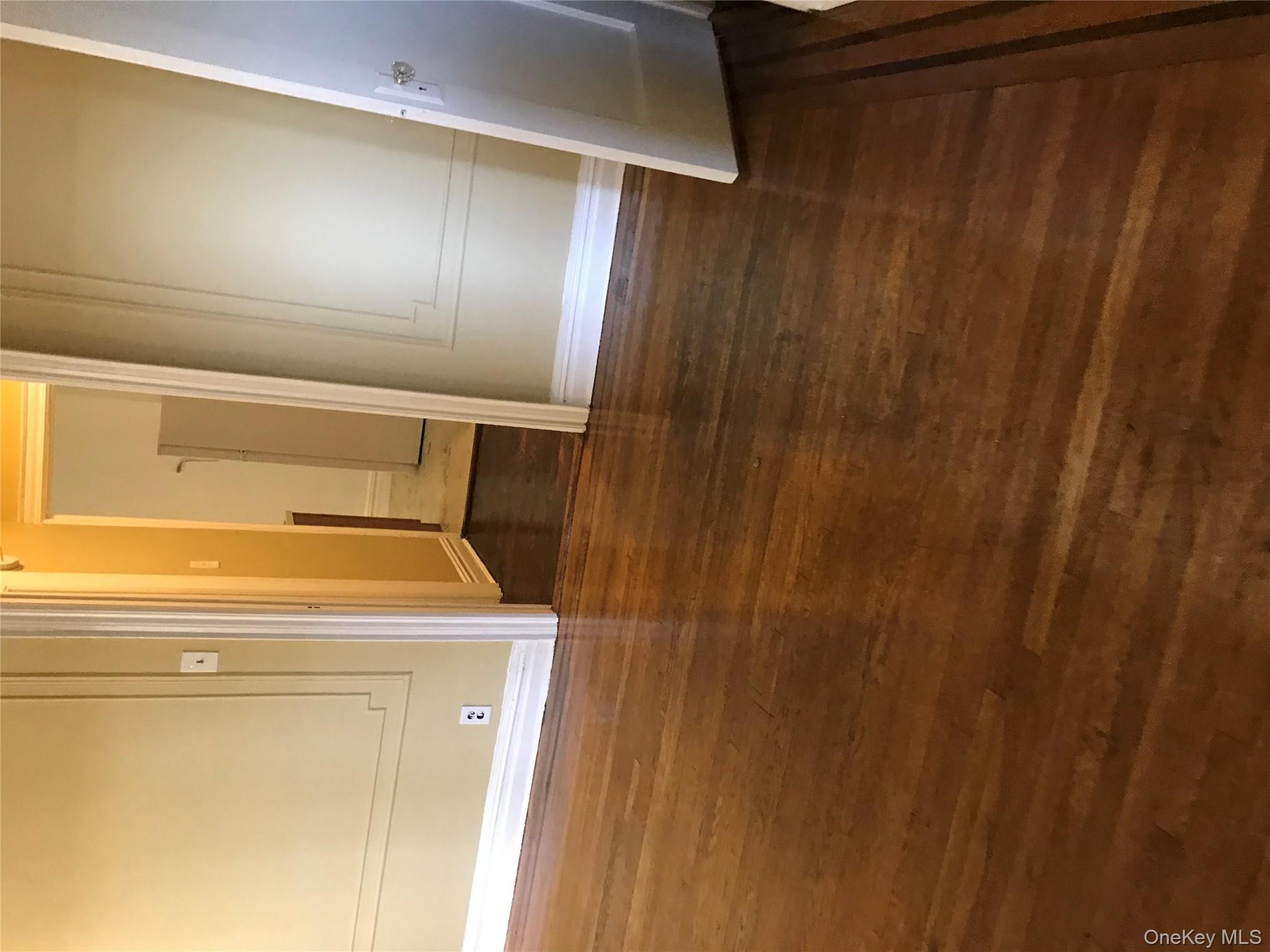 #7 photo, 34-30 28th Street, Куинс ‖ Astoria , NY 11106