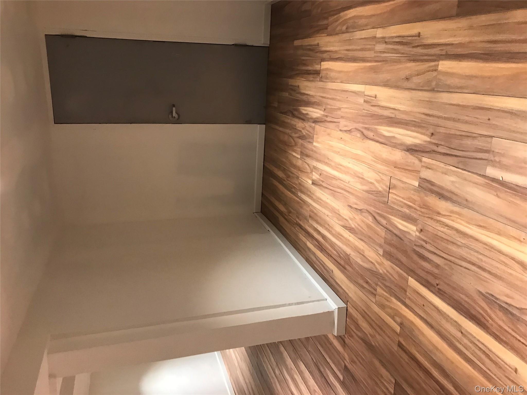 #9 photo, 34-30 28th Street, Куинс ‖ Astoria , NY 11106