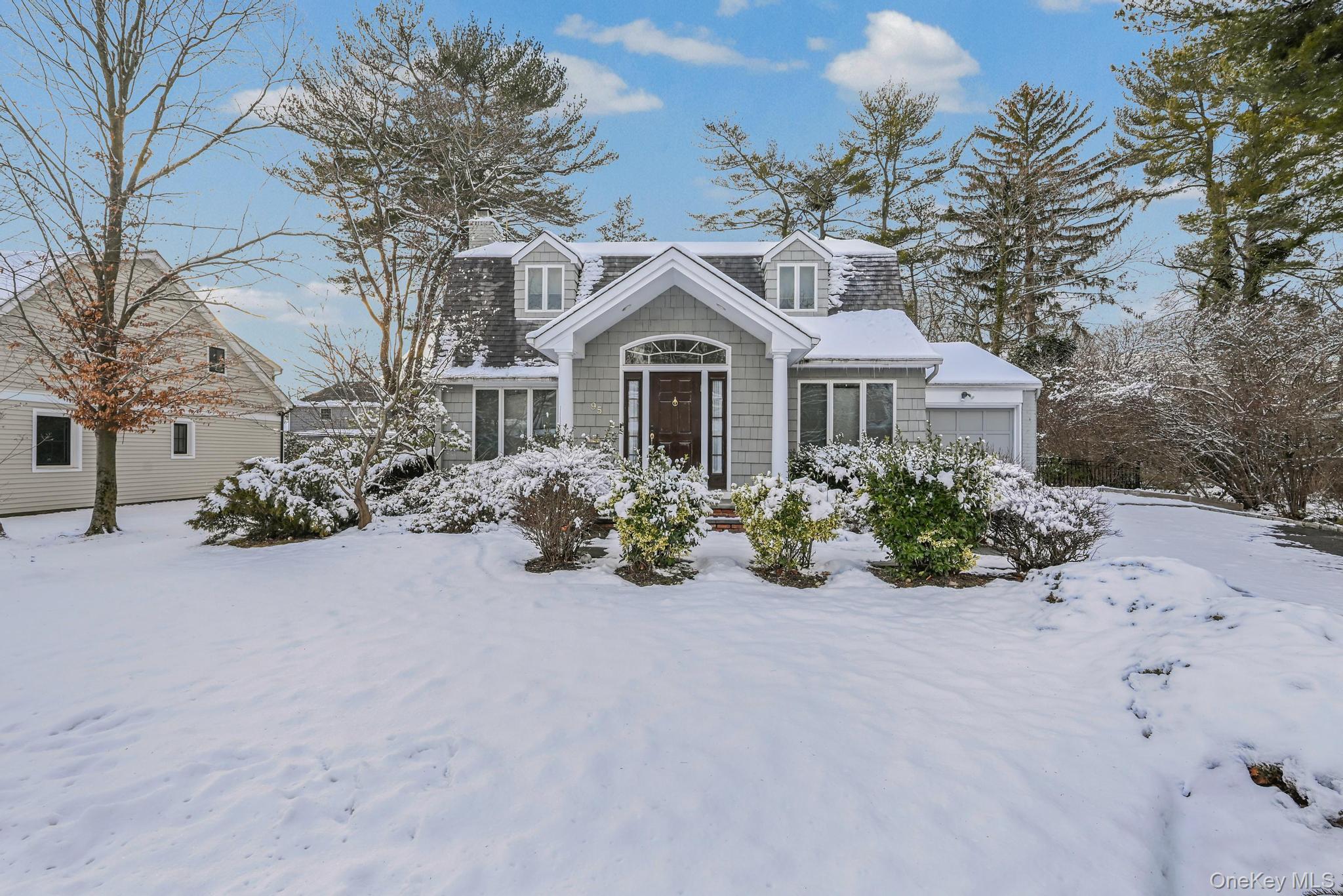 #1 photo, 95 Oakdale Lane, East Hills , NY 11577