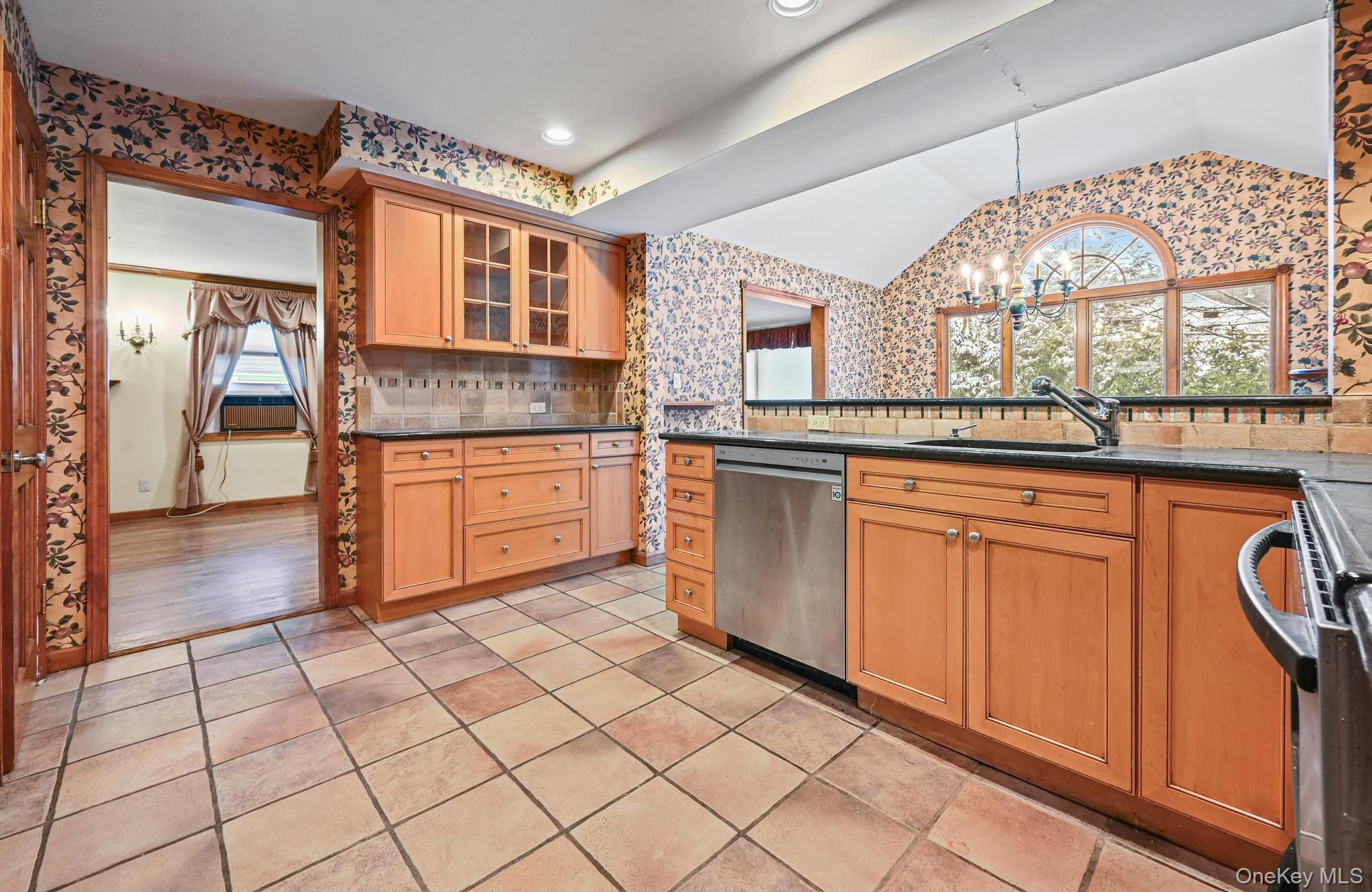 #10 photo, 95 Oakdale Lane, East Hills , NY 11577