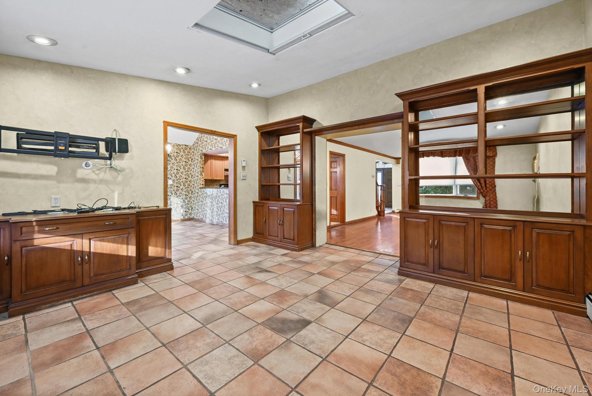 #15 photo, 95 Oakdale Lane, East Hills , NY 11577