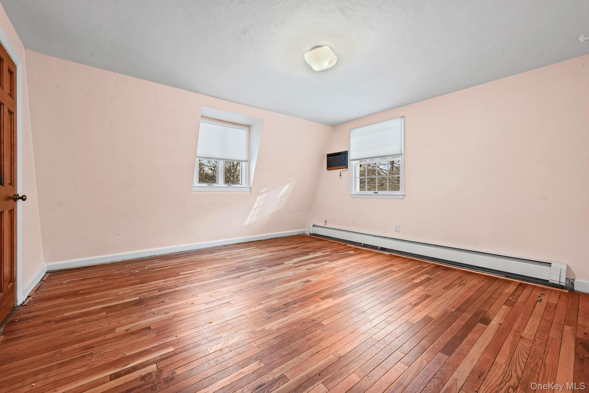 #17 photo, 95 Oakdale Lane, East Hills , NY 11577